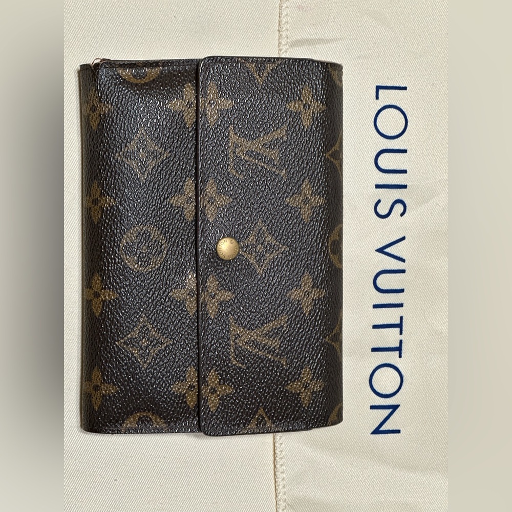 Louis Vitton Wallet and ID holder